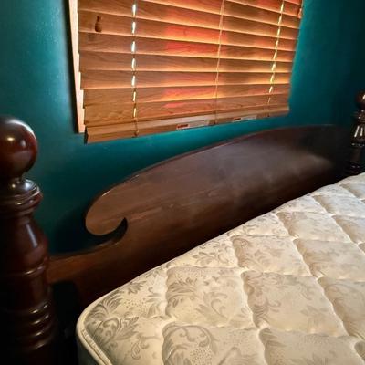 Ethan Allen Solid Wood 4Ped Bed Frame (Kingsize)