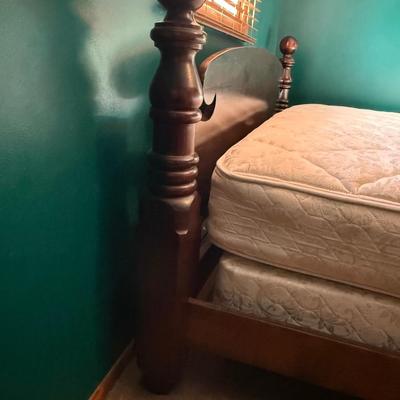 Ethan Allen Solid Wood 4Ped Bed Frame (Kingsize)