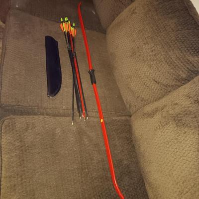 INDIAN 20 LB BOW AND EASTON TROOPER ARROWS
