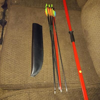 INDIAN 20 LB BOW AND EASTON TROOPER ARROWS