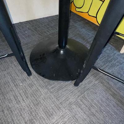 X103-Cute Table with two metal stools