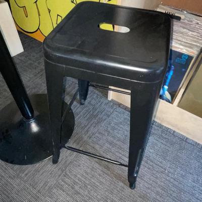 X103-Cute Table with two metal stools