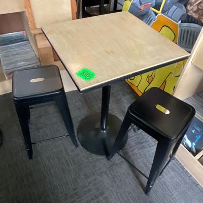 X103-Cute Table with two metal stools