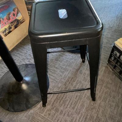 X104-Cute table with two stools