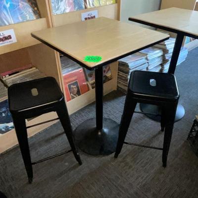 X104-Cute table with two stools