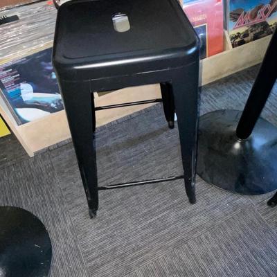 X104-Cute table with two stools