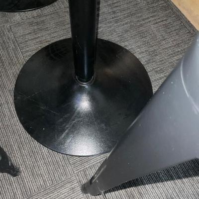 X105-Cute table with two stools