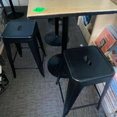 X105-Cute table with two stools