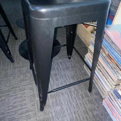 X105-Cute table with two stools