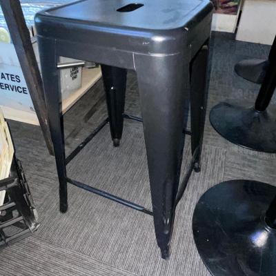 X105-Cute table with two stools