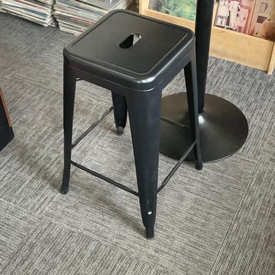 X106-Cute table with one stool