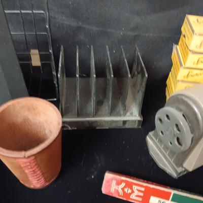 OFFICE SUPPLIES AND A DIGITAL PHOTO FRAME