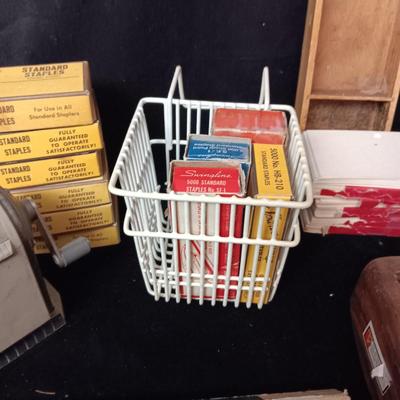 OFFICE SUPPLIES AND A DIGITAL PHOTO FRAME