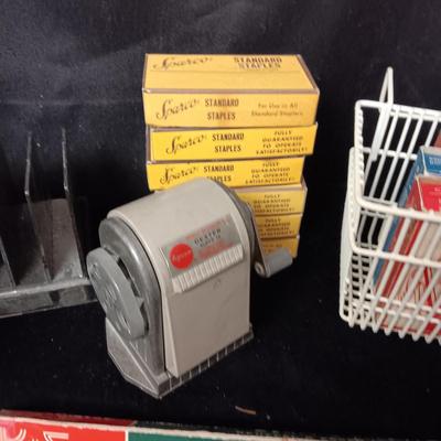 OFFICE SUPPLIES AND A DIGITAL PHOTO FRAME