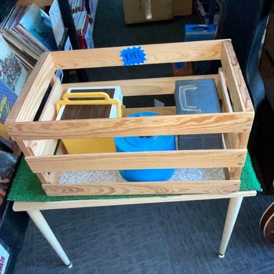 X141-Crate, display table and record carriers