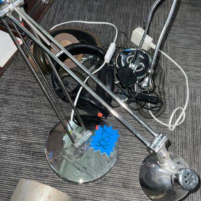 X157-Lamps and headphones