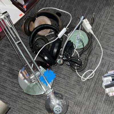 X157-Lamps and headphones