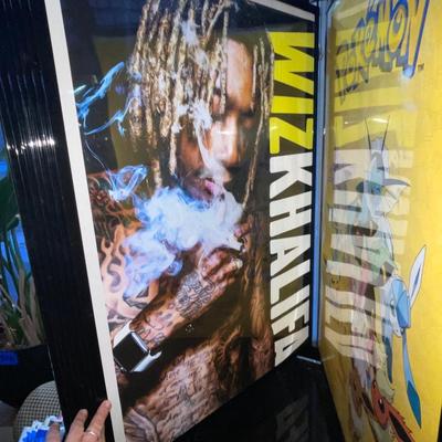 X162-Poster Lot