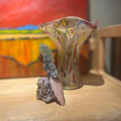 HAND BLOWN VASE
HANDMADE BIRD