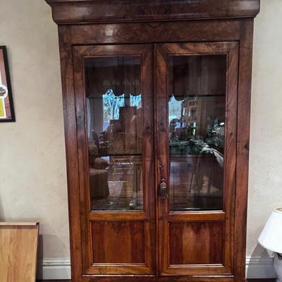 DISPLAY CABINET