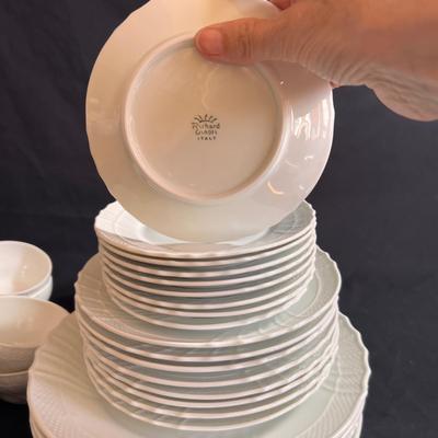 Richard Ginori 8 Person Dinnerware Set (DR-RG)