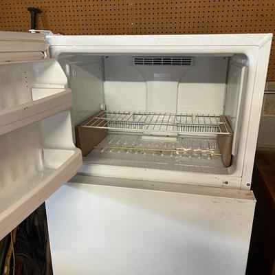 Americana White Refrigerator (BG-MG)