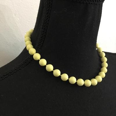 Vintage, pastel, yellow beaded necklace