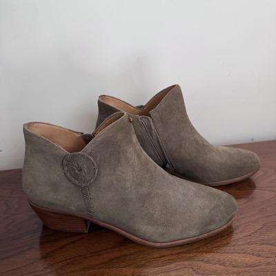 Le Chameau, Jack Rogers, Trotters and Other Women’s Shoes - Size 9-10 (PC-DZ)