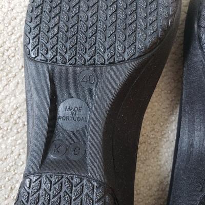 Echo, Munro and Arcopedico Sandals and Shoes, Ladies 9-10 (PC-KD)
