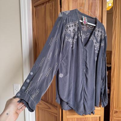 Collection of Johnny Was Women’s Blouses - Size XL (PC-DZ)