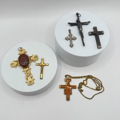 LOT 175J: Vintage Cross & Crucifix Pendants