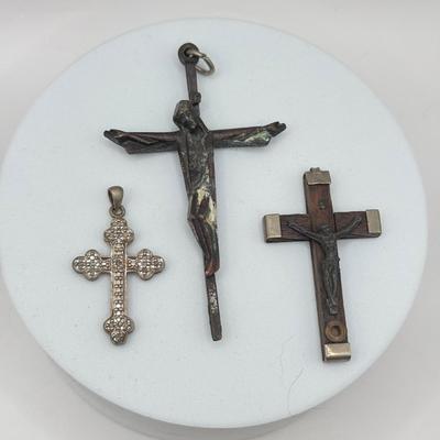 LOT 175J: Vintage Cross & Crucifix Pendants