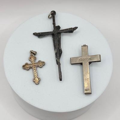 LOT 175J: Vintage Cross & Crucifix Pendants