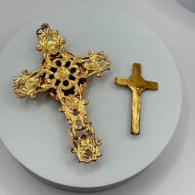 LOT 175J: Vintage Cross & Crucifix Pendants