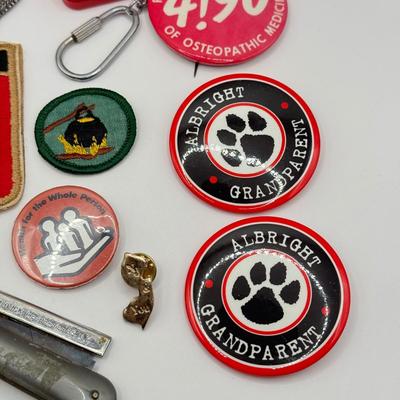 LOT 181J: Vintage Pearlduck Men’s Straight Razor, Italy Patch, Buttons & More