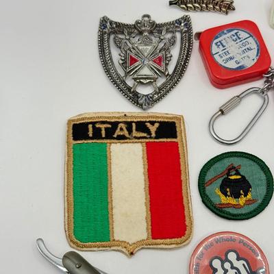 LOT 181J: Vintage Pearlduck Men’s Straight Razor, Italy Patch, Buttons & More