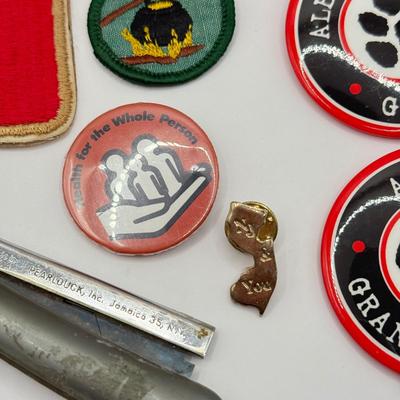 LOT 181J: Vintage Pearlduck Men’s Straight Razor, Italy Patch, Buttons & More