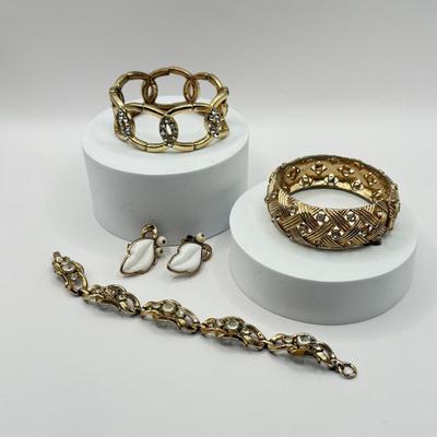LOT 186J: Vintage Gold Tone Costume Jewelry: Trifari, Coro, Corocraft & More