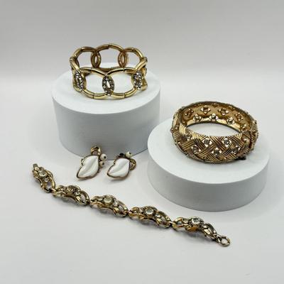 LOT 186J: Vintage Gold Tone Costume Jewelry: Trifari, Coro, Corocraft & More