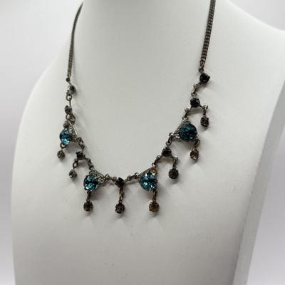 LOT 187J: Jewelry Collection: Necklace, Brooches & Pendant