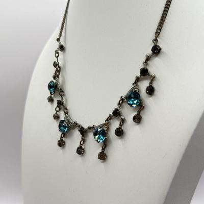 LOT 187J: Jewelry Collection: Necklace, Brooches & Pendant