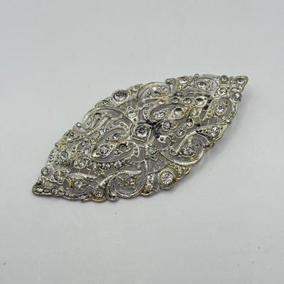 LOT 187J: Jewelry Collection: Necklace, Brooches & Pendant