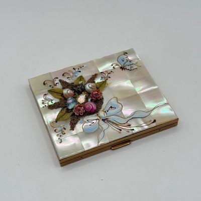 LOT 190J: Vintage Kaycraft Genuine Mother of Pearl Compact