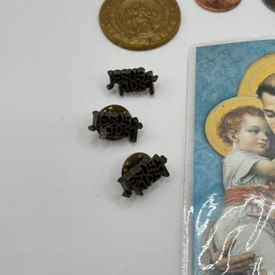 LOT 189J: Religious Pendants, Charms & Pins