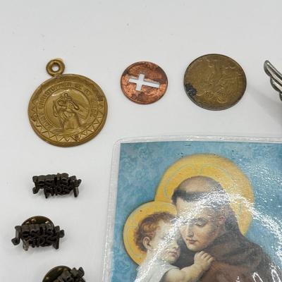 LOT 189J: Religious Pendants, Charms & Pins