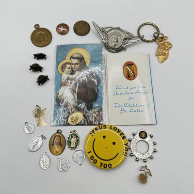 LOT 189J: Religious Pendants, Charms & Pins