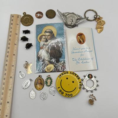 LOT 189J: Religious Pendants, Charms & Pins