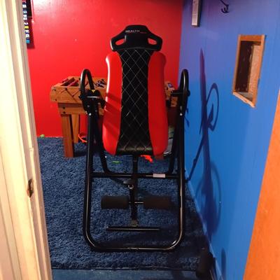 QUALITY FOLDING HEALTH GEAR INVERSION TABLE W/HEAT AND MASSAGE