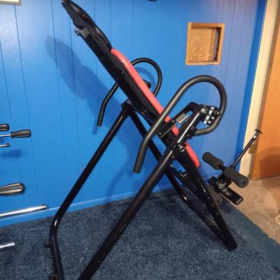 QUALITY FOLDING HEALTH GEAR INVERSION TABLE W/HEAT AND MASSAGE