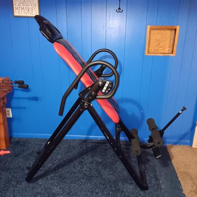 QUALITY FOLDING HEALTH GEAR INVERSION TABLE W/HEAT AND MASSAGE
